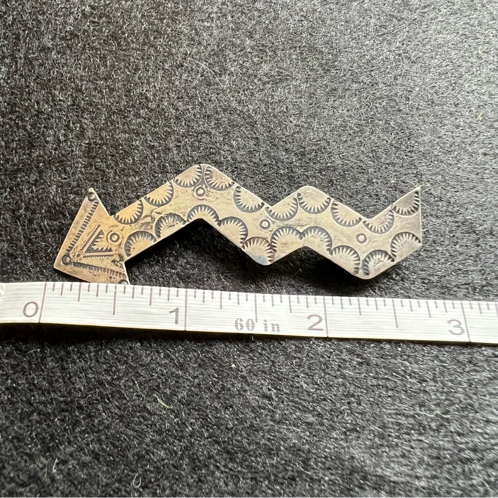 ⚡️ Arrow Brooch